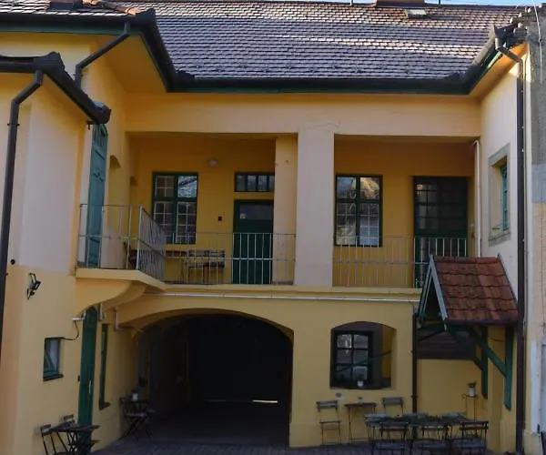 Hauser-bodnar Haz Gasthuis *