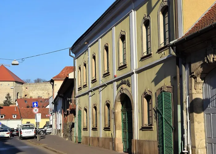 Hauser-bodnar Haz Gasthuis Eger