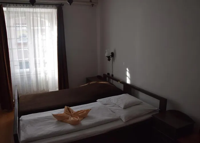 Hauser-bodnar Haz * Eger